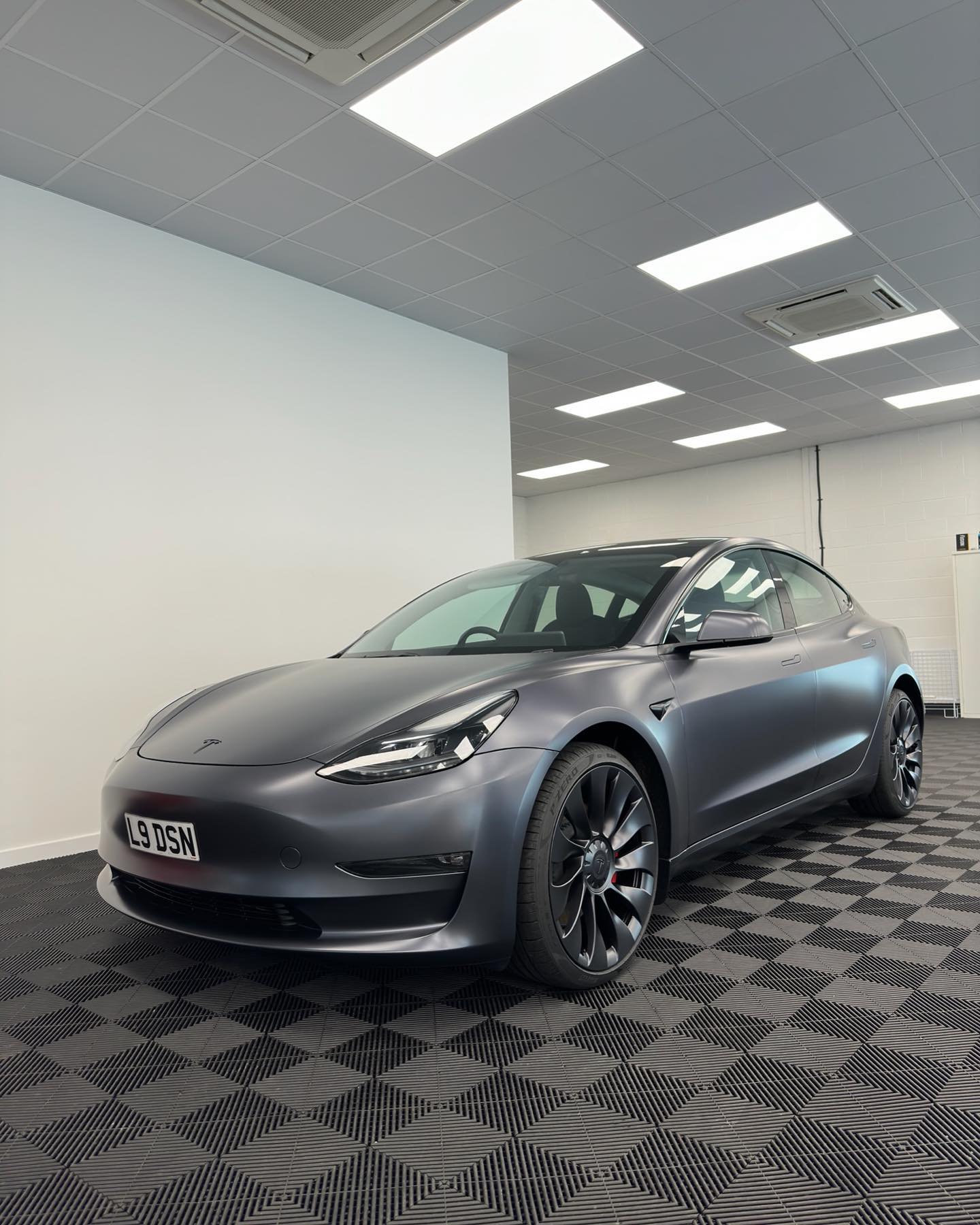 特斯拉高性能版Model 3 Dual Motor裝貼XPEL漆面保護膜/隱形車衣