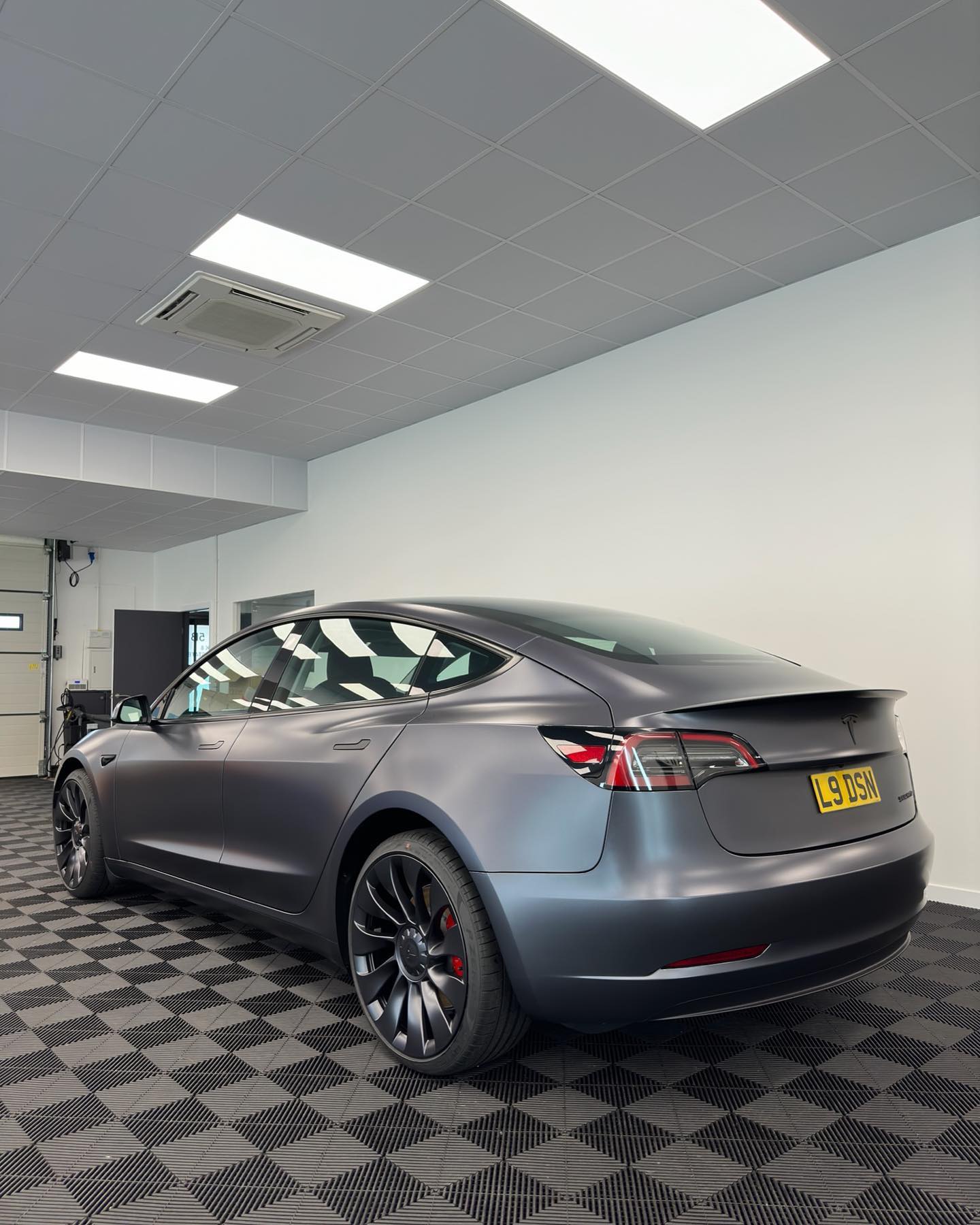 特斯拉高性能版Model 3 Dual Motor裝貼XPEL漆面保護膜/隱形車衣
