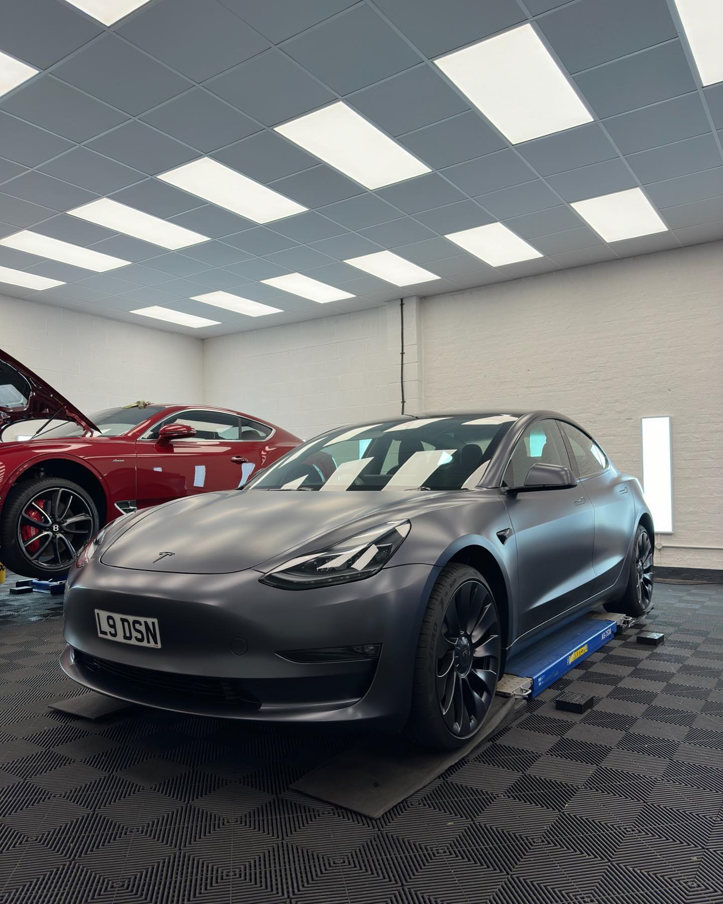 特斯拉高性能版Model 3 Dual Motor裝貼XPEL漆面保護膜/隱形車衣