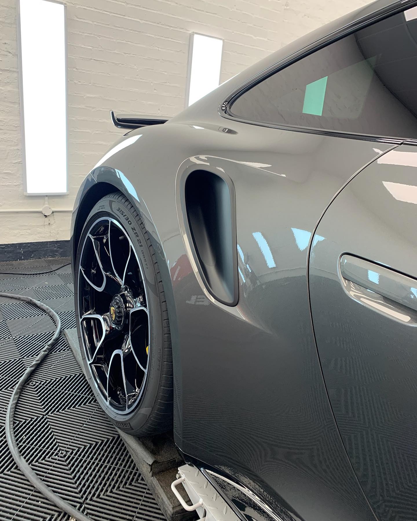 新款保時捷911 Turbo S裝貼XPEL漆面保護膜/隱形車衣